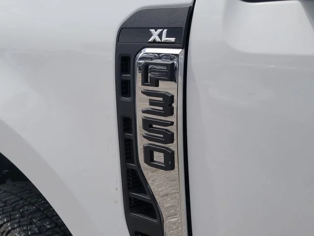 New 2026 Oxford White Ford XL image 9