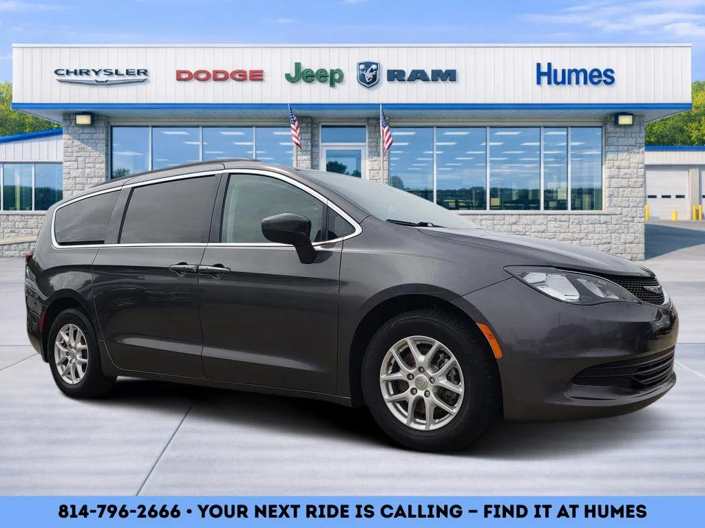 2020 Chrysler Voyager LXI's photo