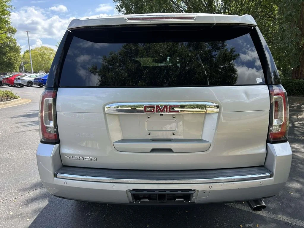 Used 2017 Silver GMC Denali image 3