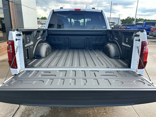 New 2026 Oxford White FORD XLT image 6