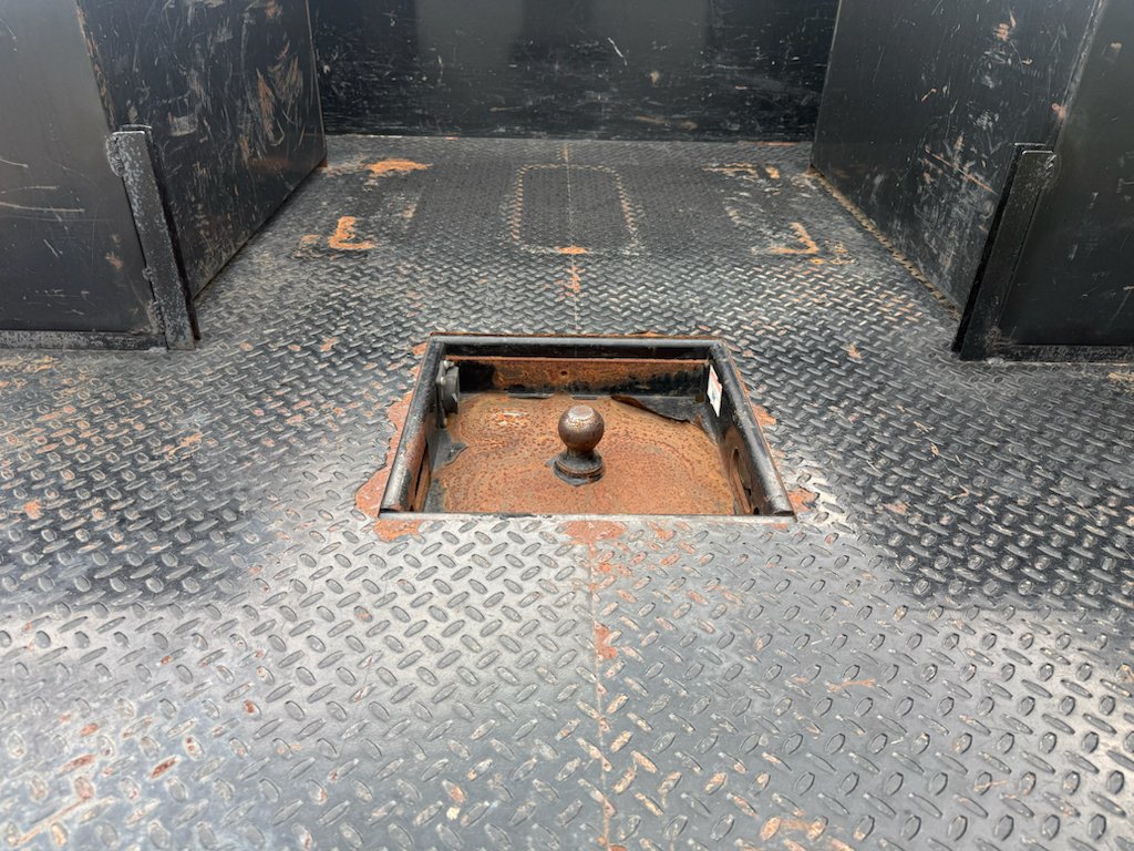 Used 2020 Magnetic Metallic Ford XL image 8