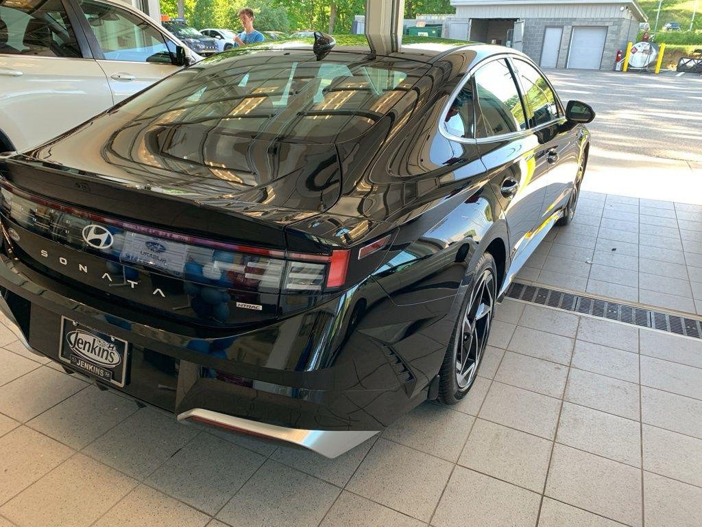 New 2026 Black Hyundai SEL Sport image 15
