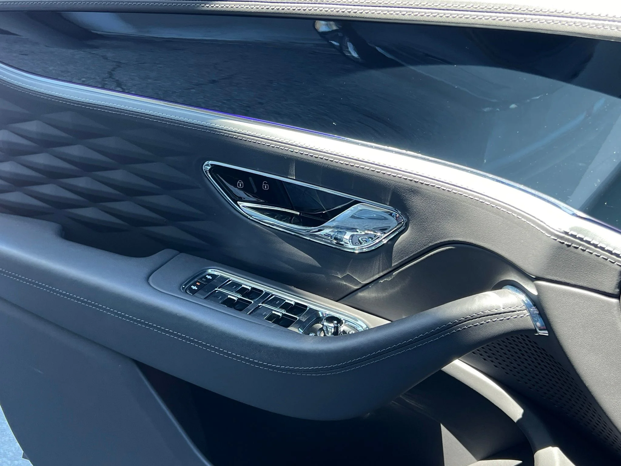 Used 2022  Bentley W12 image 35