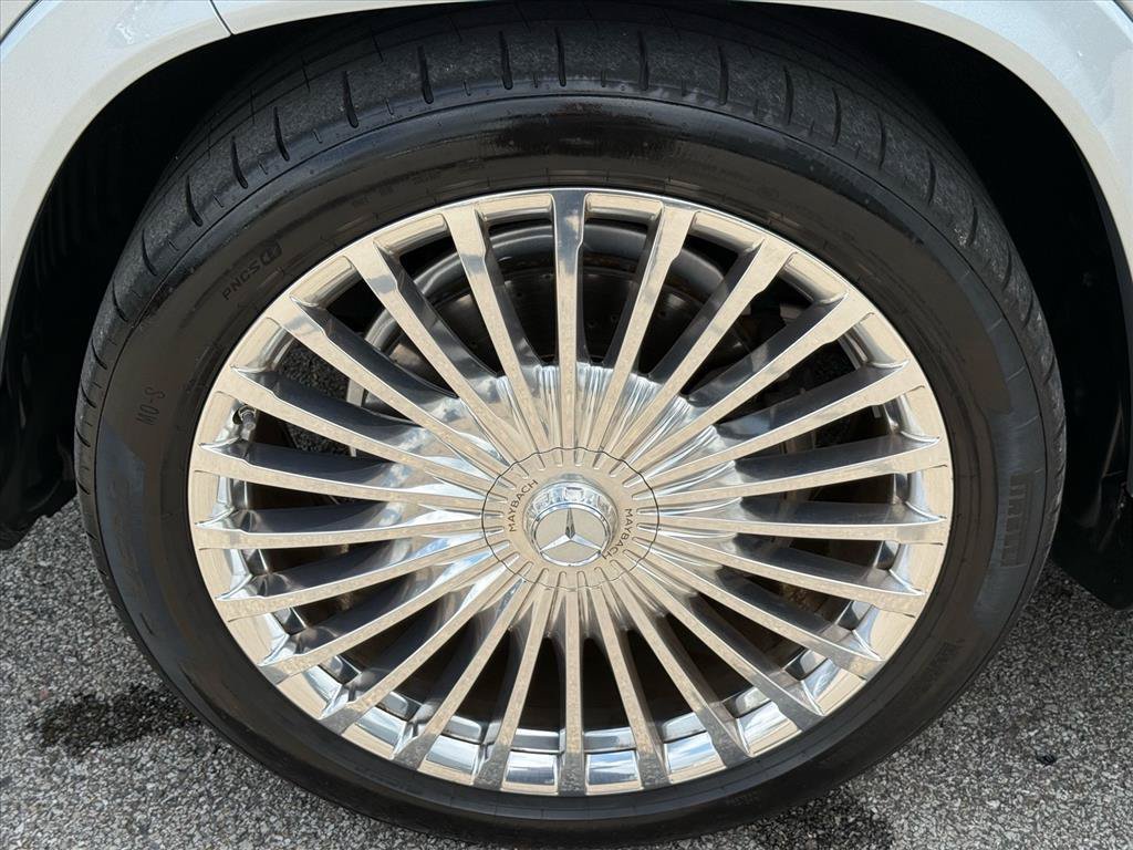 Certified Used 2025 Cirrus Silver (Upper) / Obsidian Black Metallic (Lower) Mercedes-Benz Maybach GLS 600 image 30