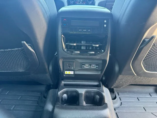 Used 2022 White Jeep Altitude image 16
