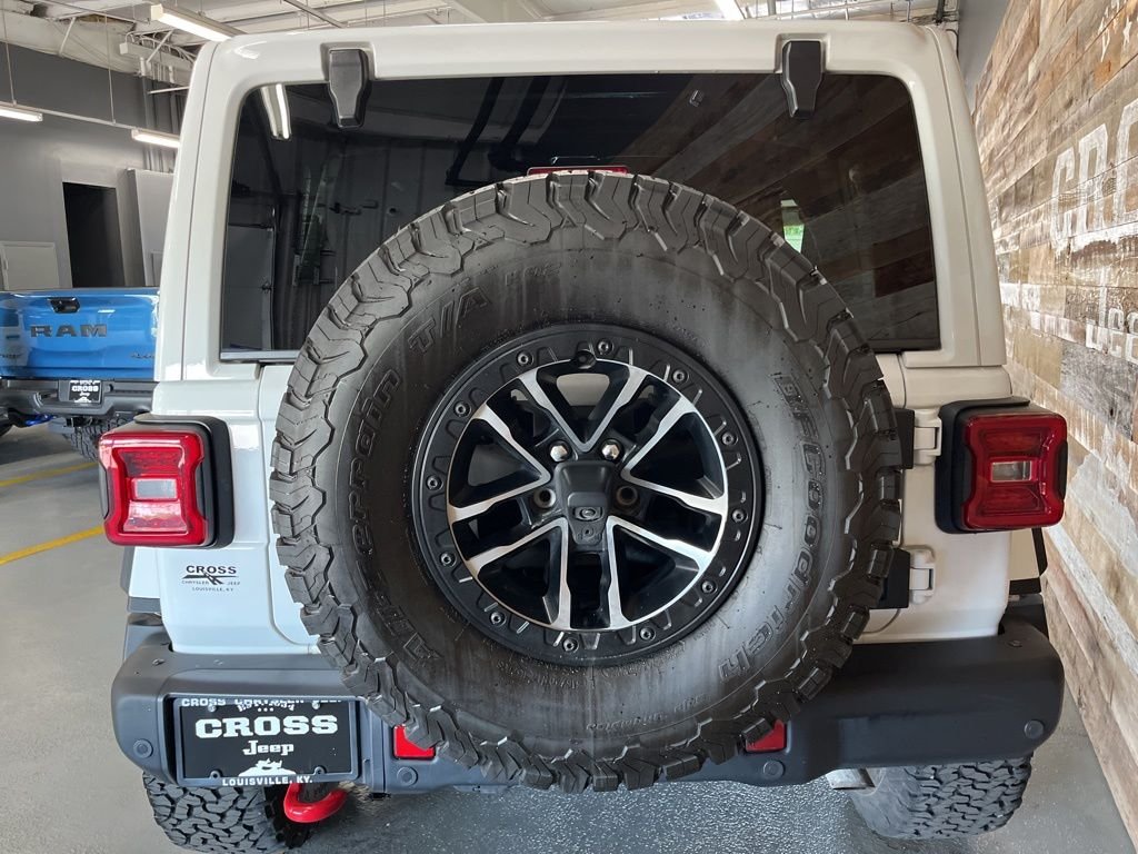 Used 2025 Bright White Clearcoat Jeep Rubicon X image 25