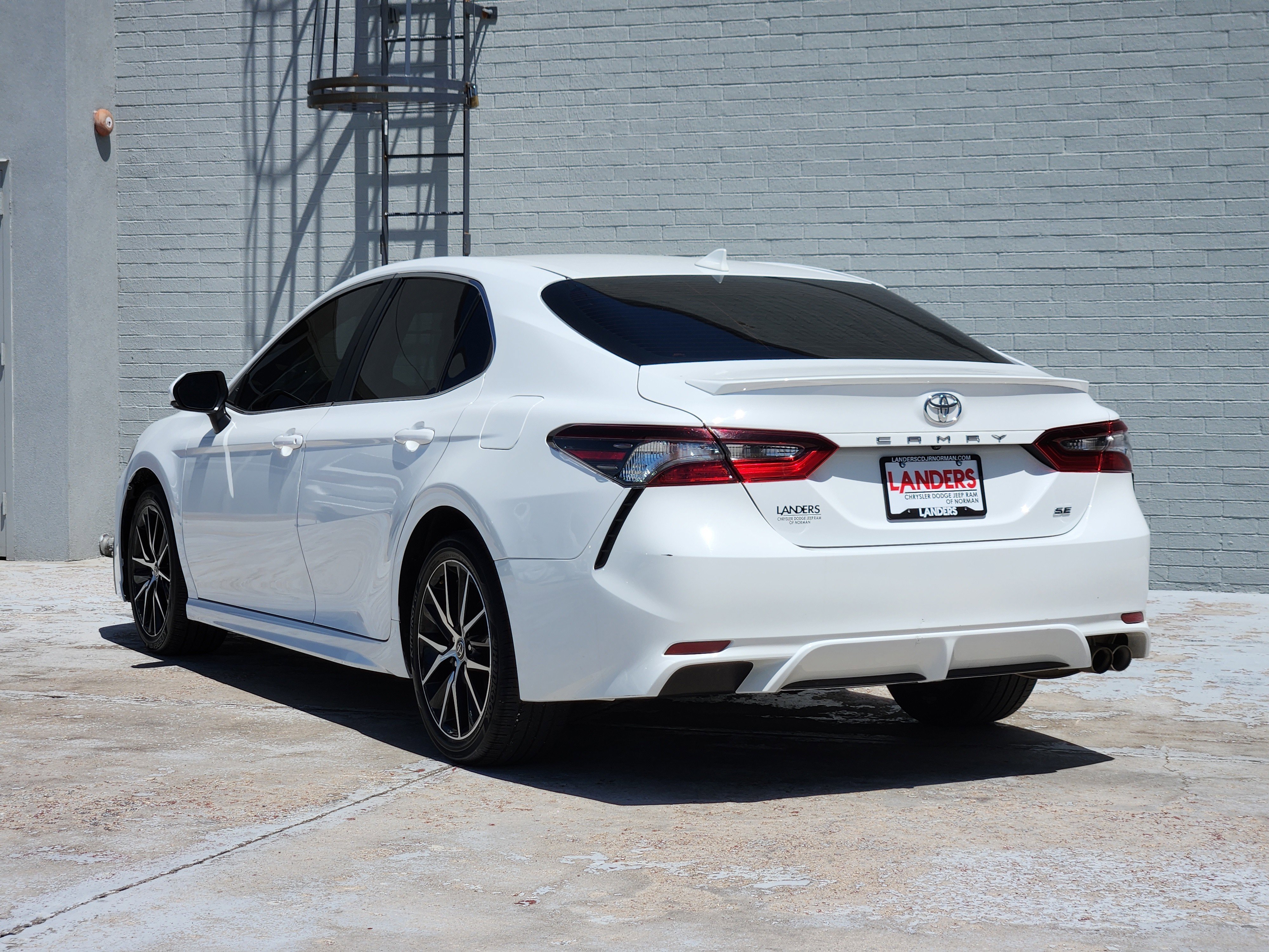 Used 2023 Ice Cap Toyota SE image 6