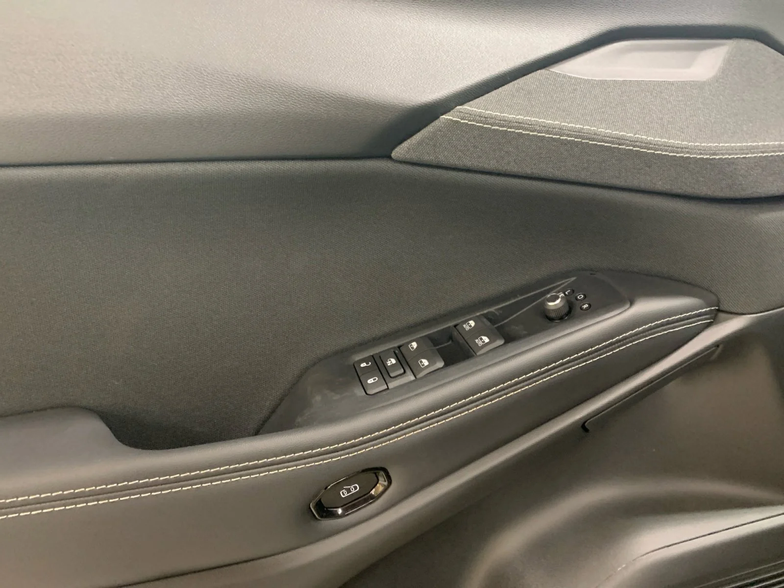 New 2026 Sting-Grey Jeep Laredo image 11