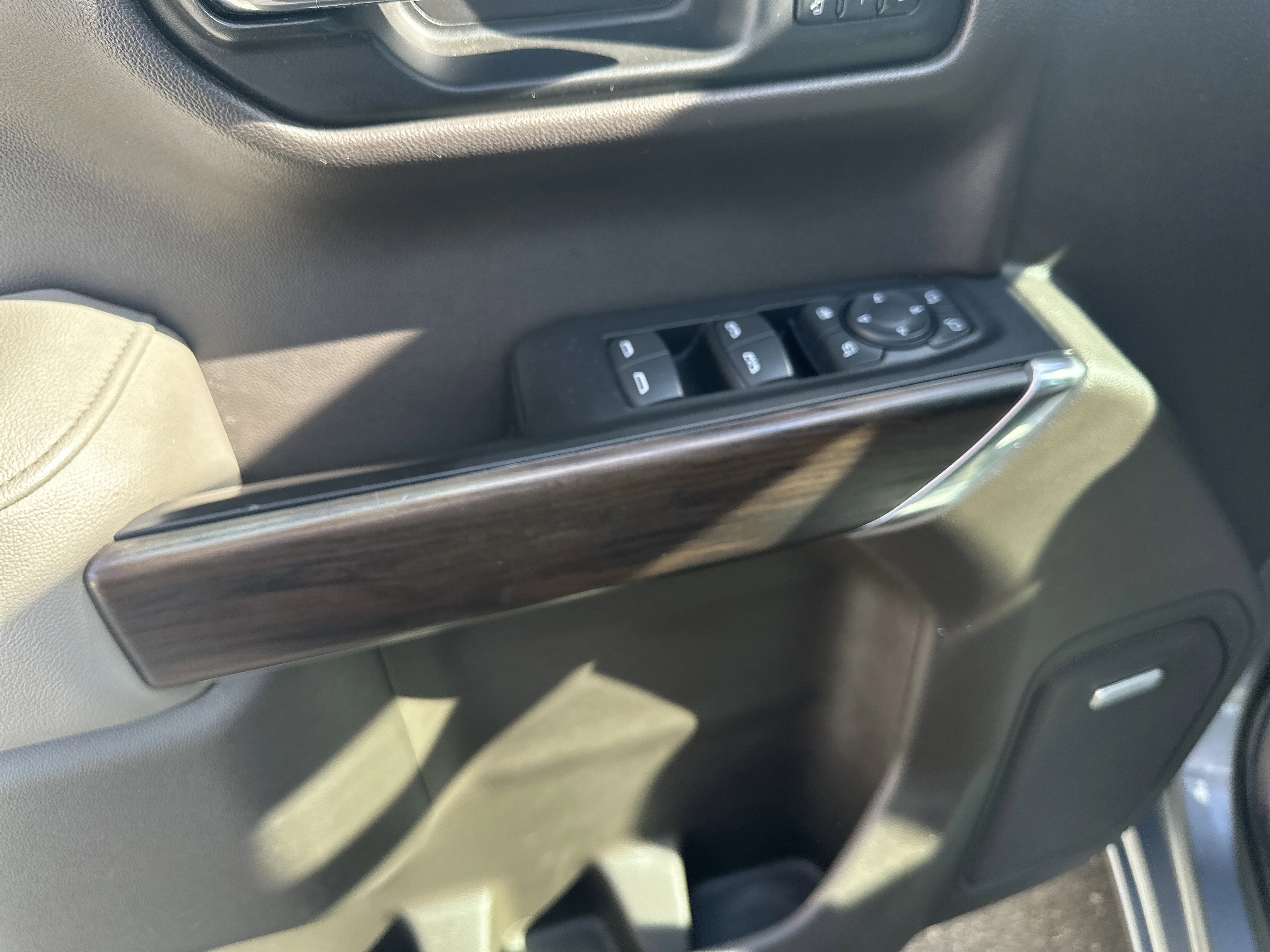 Used 2019 Satin Steel Metallic GMC SLT image 9