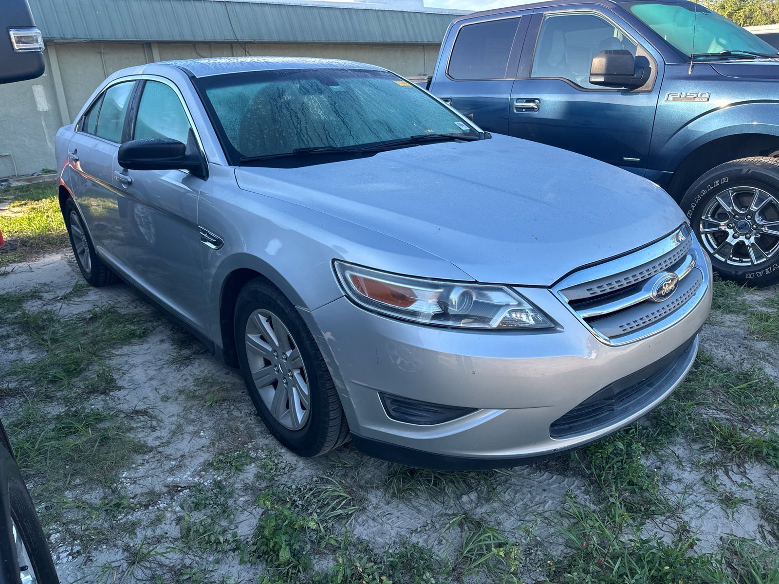 Used 2011 Silver Ford SE image 1