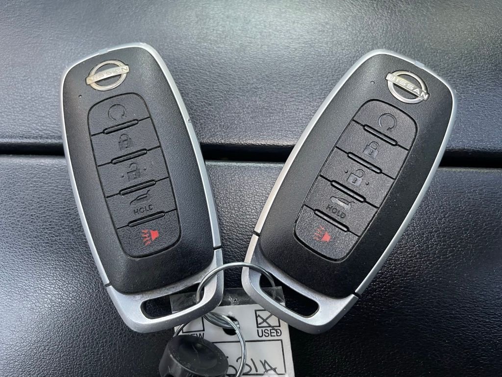 Used 2023 White Nissan Platinum image 20