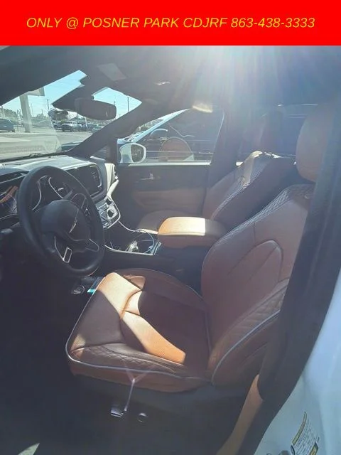 Used 2022 White Chrysler Pinnacle image 7