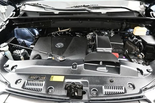 Used 2019 Blue Toyota XLE image 28