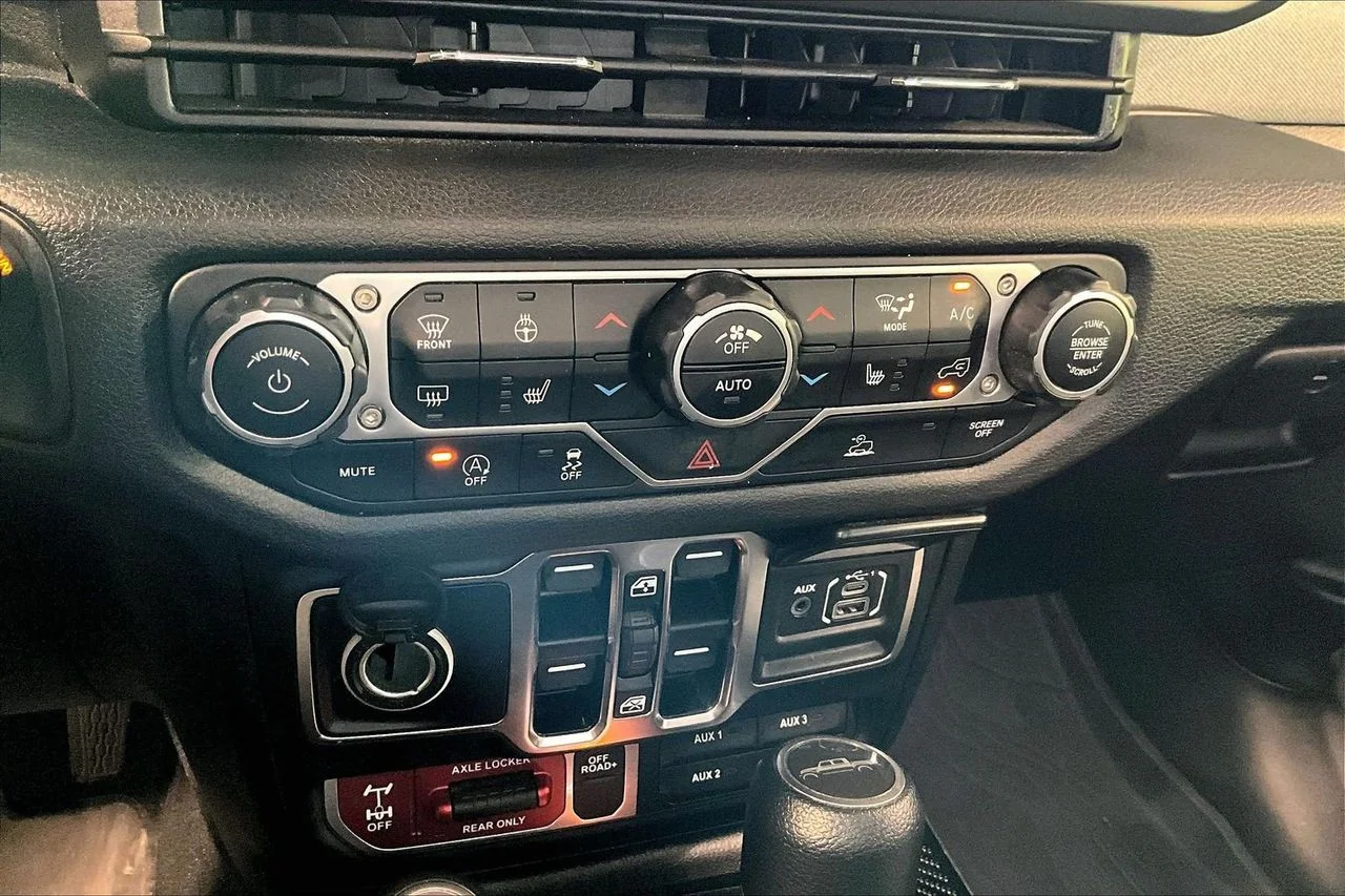 Used 2024 White Jeep Willys image 26