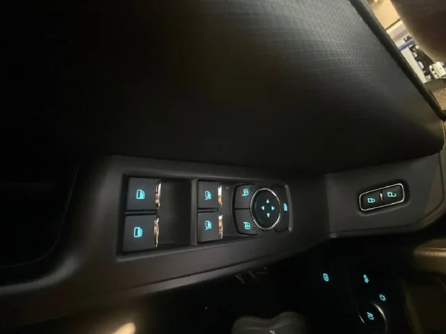 Used 2025 White Chevrolet LT image 12
