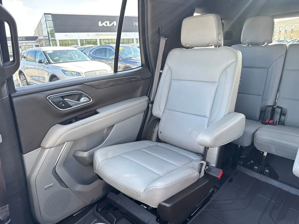 Used 2022 Summit White Chevrolet LT image 13