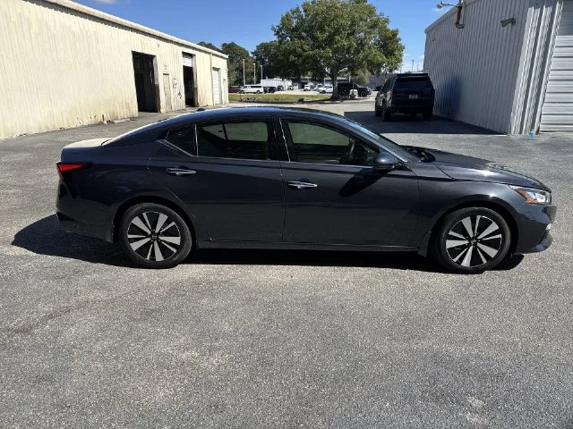 Used 2020 Blue Nissan 2.5 SL image 4