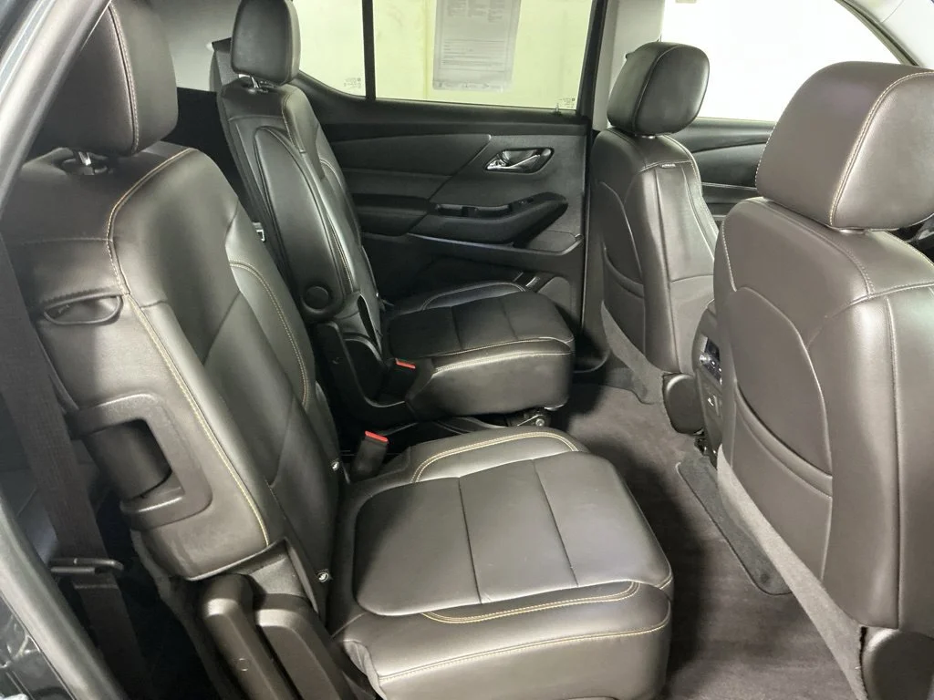 Used 2021 GRAPHITE METALLIC Chevrolet RS image 18