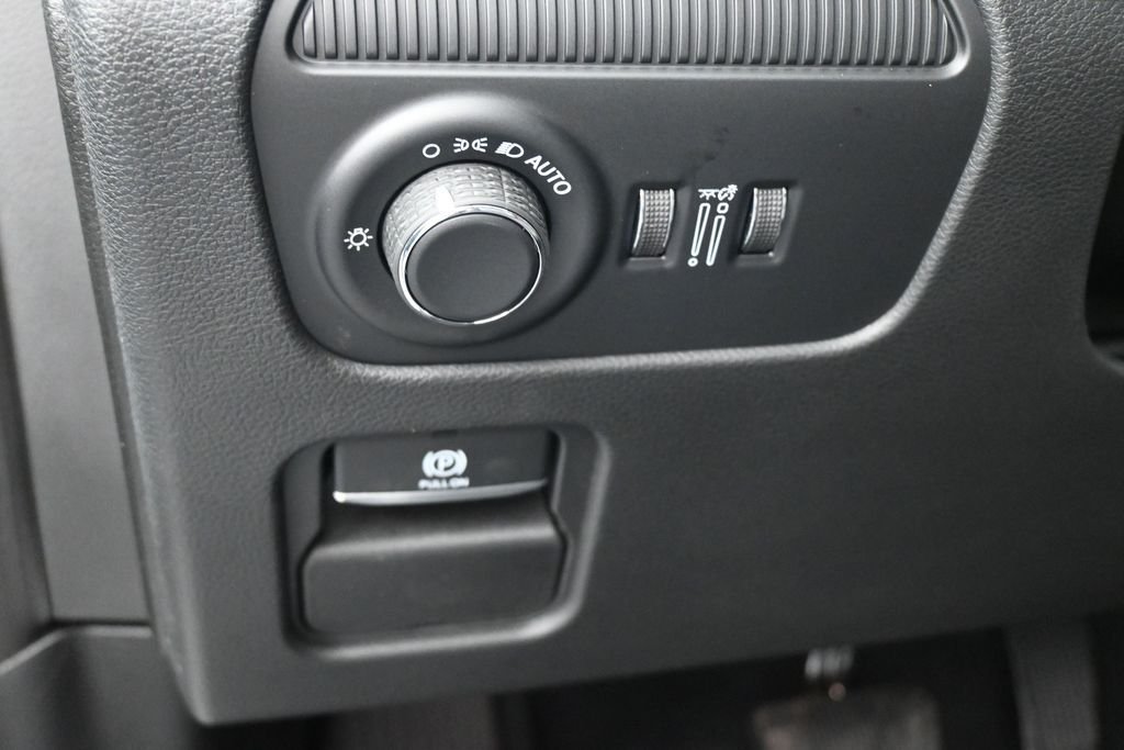 New 2026 Silver-Zynith Exterior Paint Jeep Limited Reserve image 20