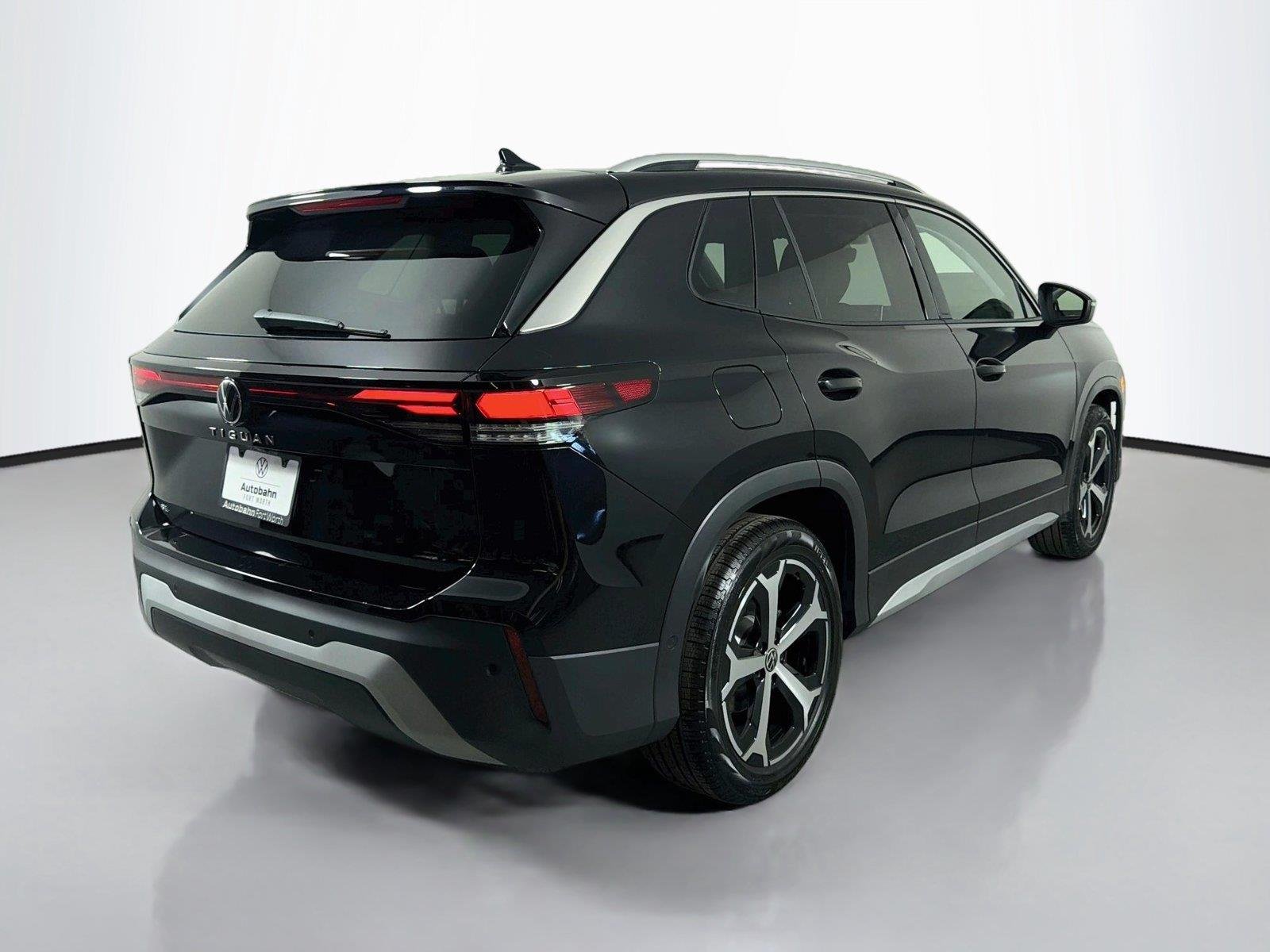 New 2026 Deep Black Pearl Volkswagen SE image 5
