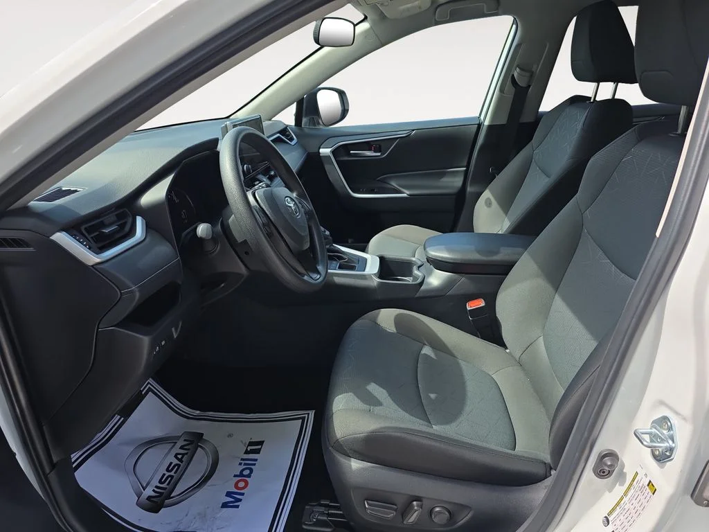 Used 2025 Ice Toyota XLE image 9