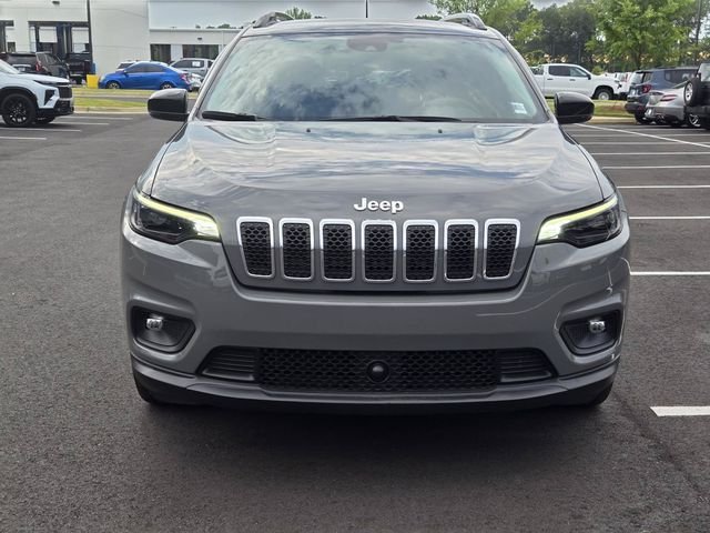 Used 2022 Gray Jeep Latitude Lux image 3