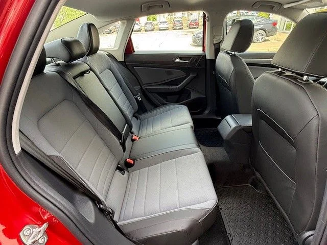2025 Volkswagen Jetta SE - Photo 14