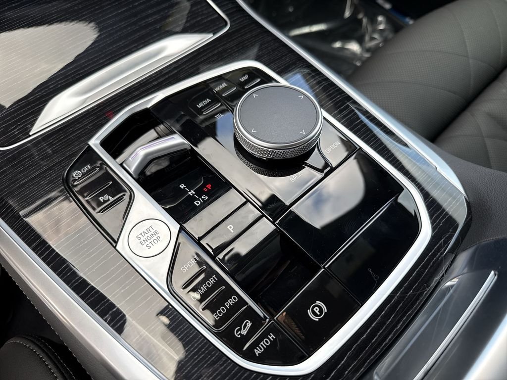 New 2026 Black BMW M60i image 16