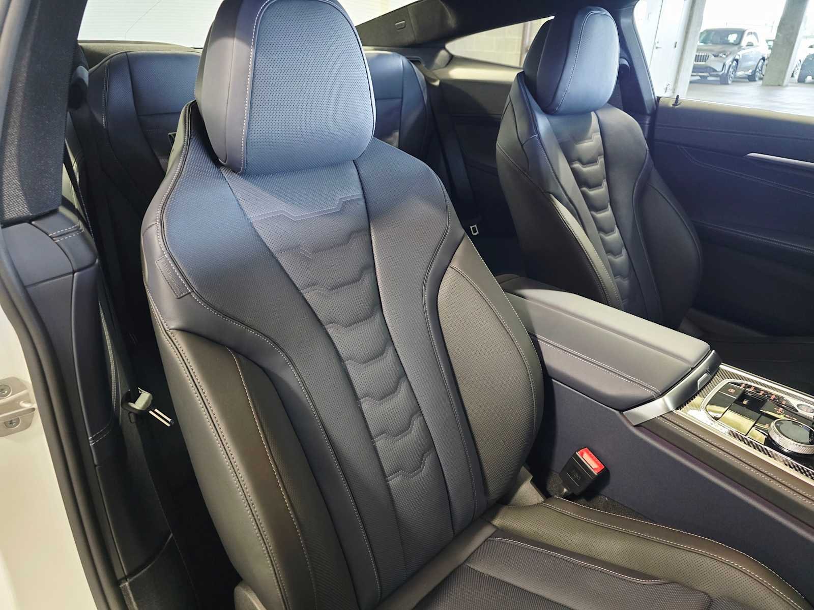 2026 BMW 8 Series M850i - Photo 32