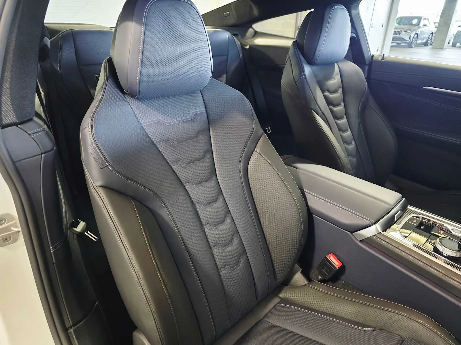 2026 BMW 8 Series M850i - Photo 32