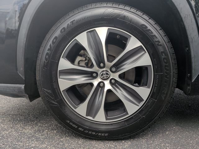 Used 2022 Black Toyota XLE image 9