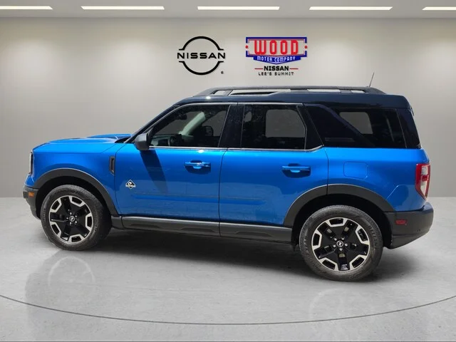 Used 2022 Blue Metallic Ford Outer Banks image 5