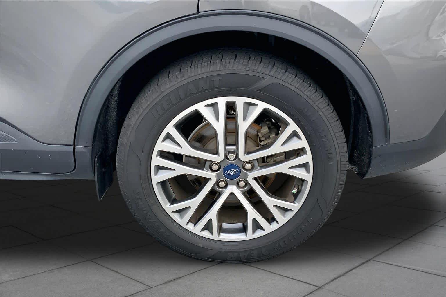 Used 2022 Carbonized Gray Metallic Ford SEL image 11