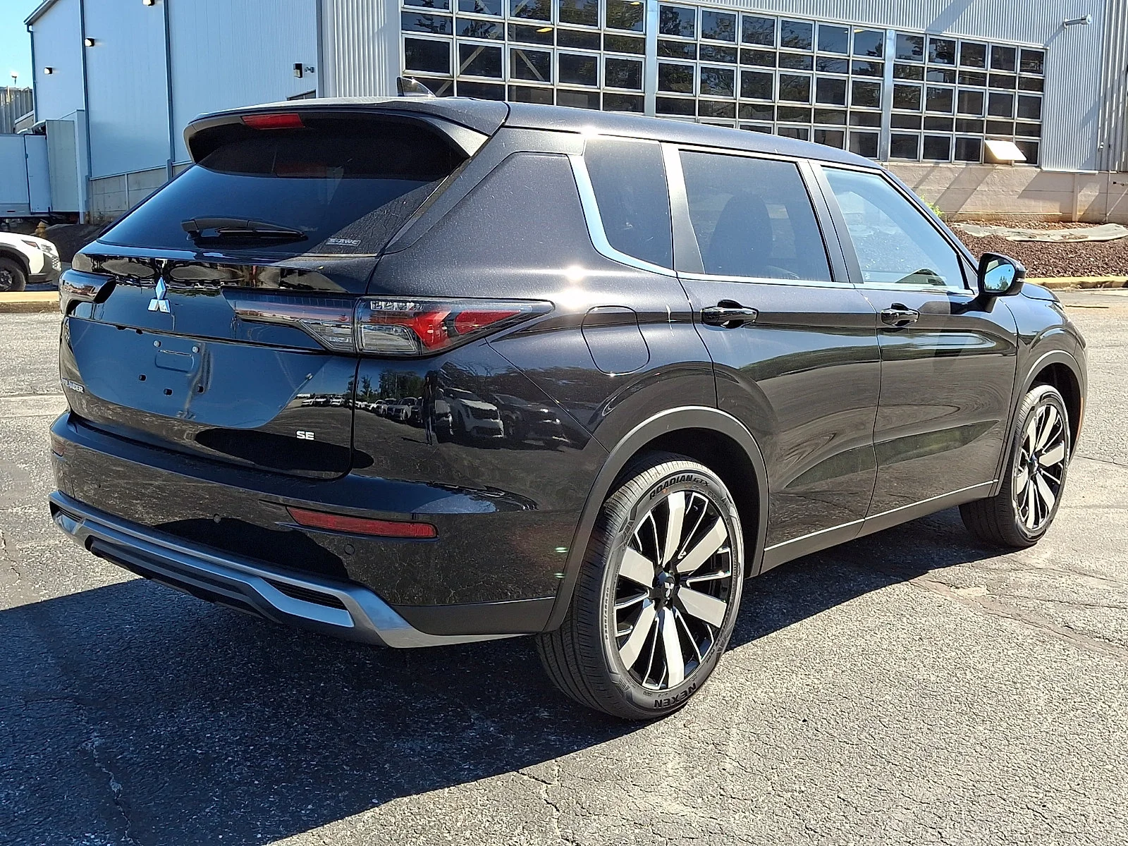 New 2026 Black Mitsubishi SE image 8