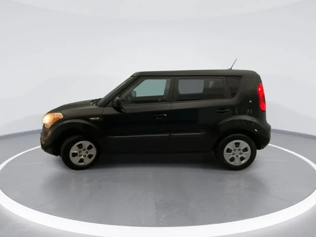 Used 2013 Gray Kia Base image 3