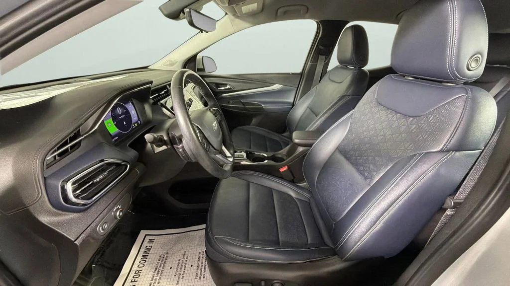 Used 2023 Silver Flare Metallic Chevrolet Premier image 17