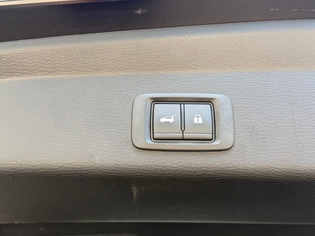 Used 2025 Black Mitsubishi SE image 33