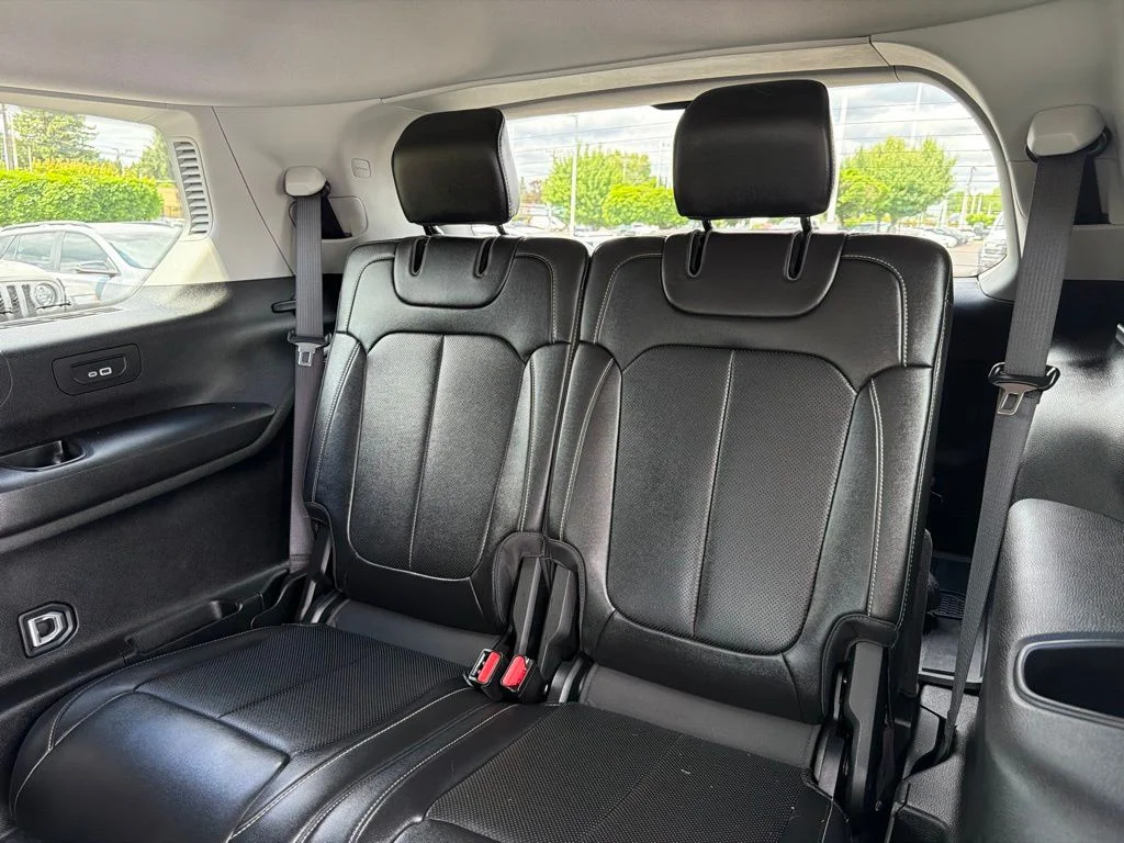 Used 2023 Silver Jeep Limited image 31