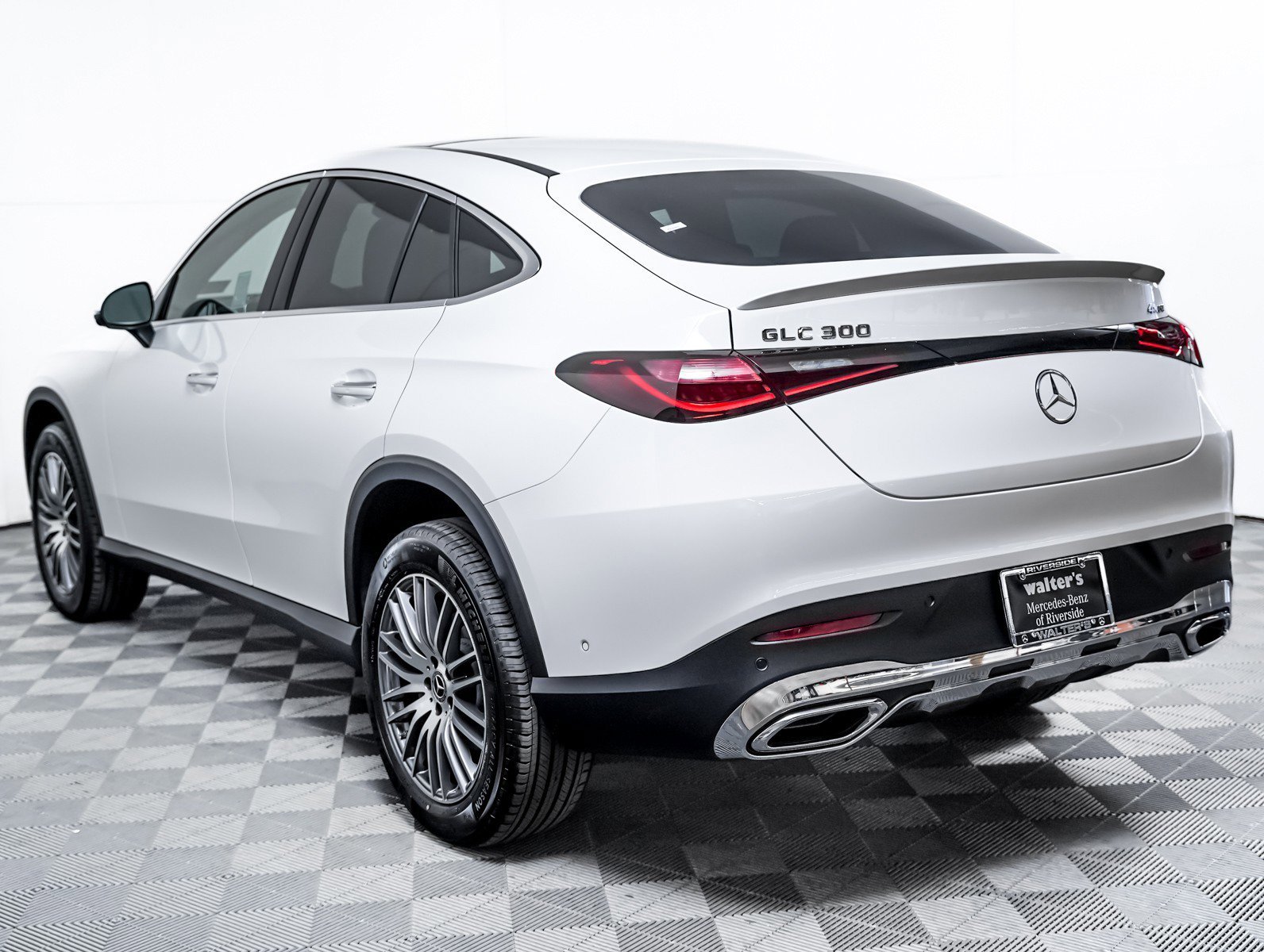 New 2026 Polar White Mercedes-Benz GLC 300 image 2