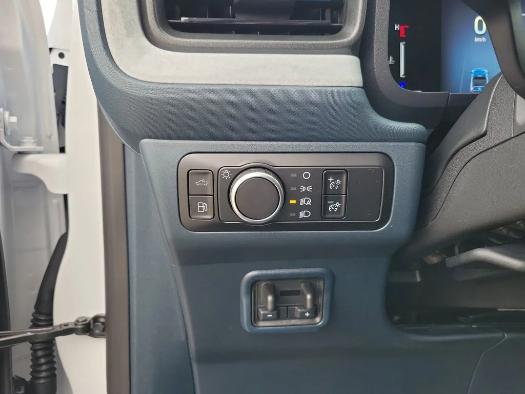 New 2026 Oxford White Ford XLT image 11
