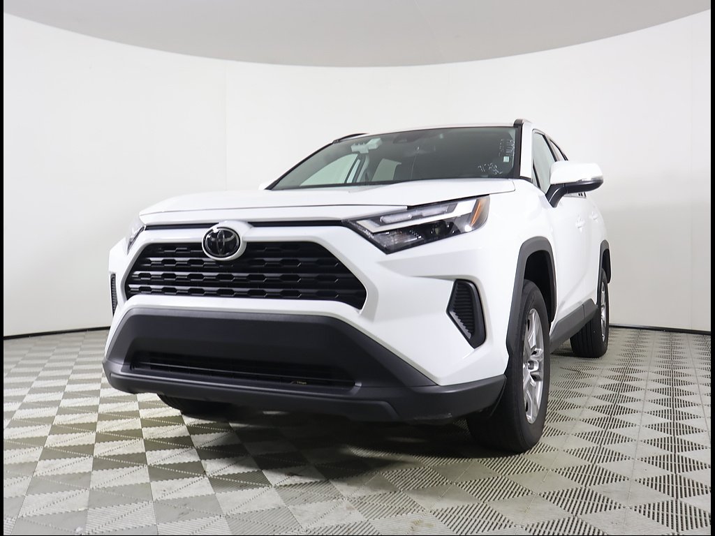 Used 2025 Ice Cap Toyota XLE image 2