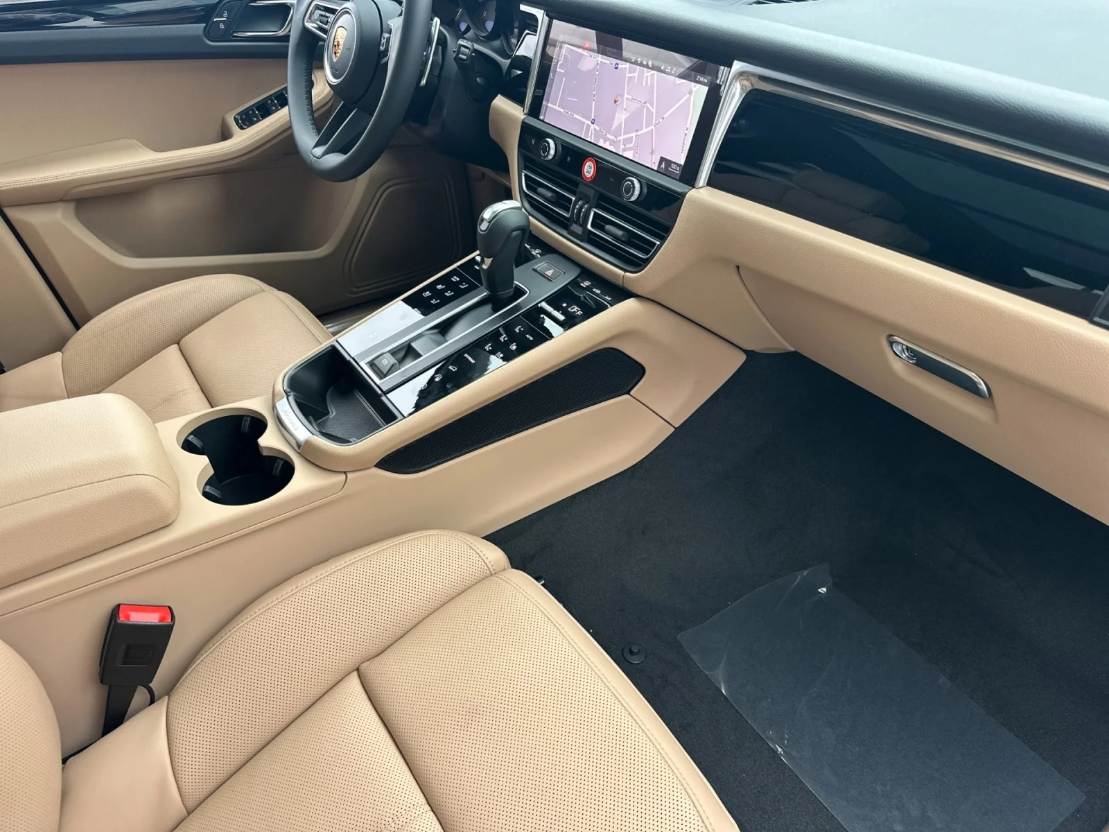2026 Porsche Macan - Photo 16
