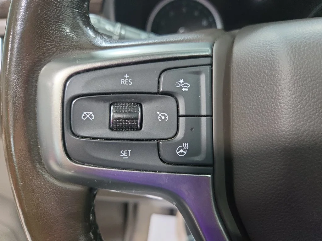 Used 2021 Gray Chevrolet Z71 image 40