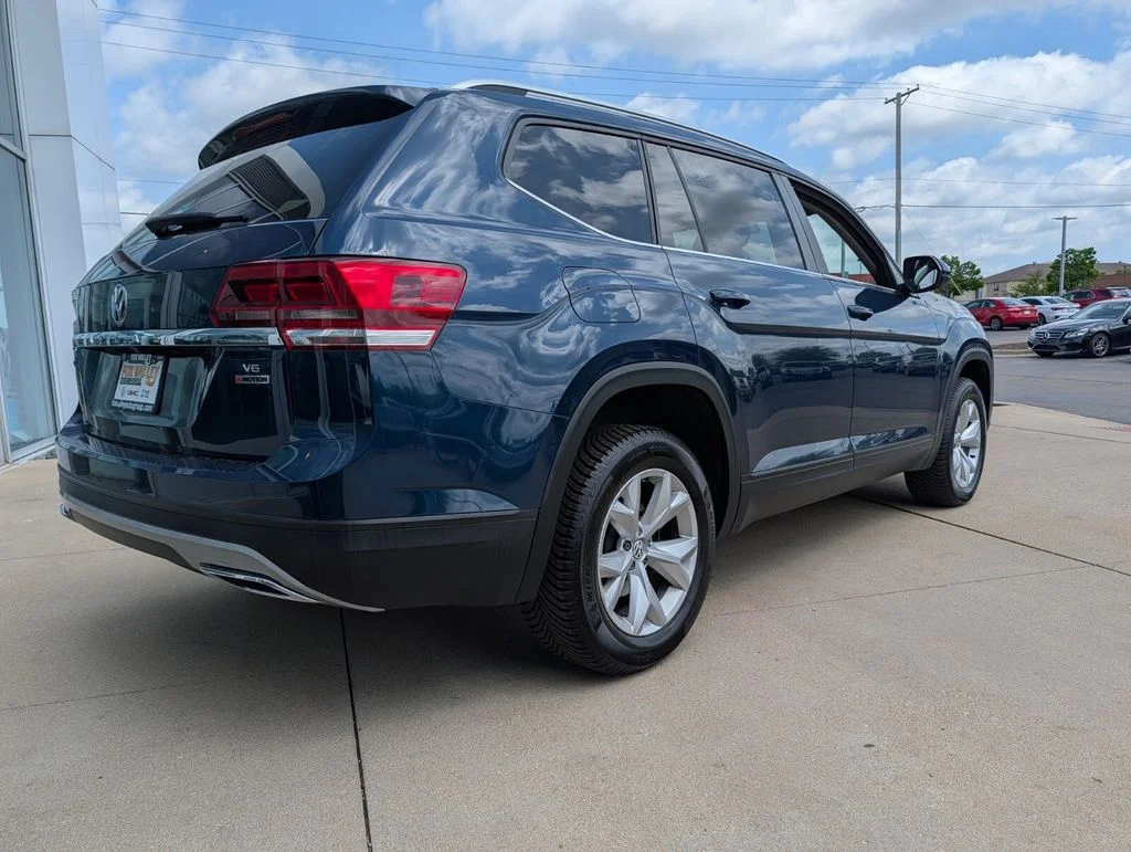 Used 2019 Blue Volkswagen 3.6L V6 SE image 3