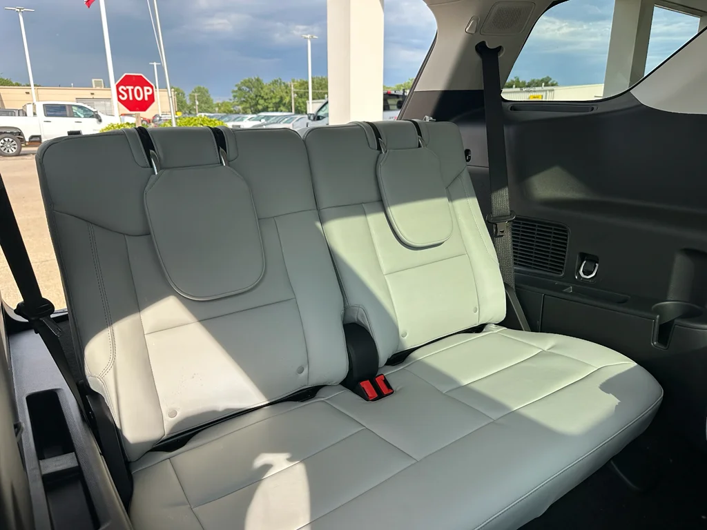 New 2026 Star White Met Tri-Coat Ford Platinum image 39