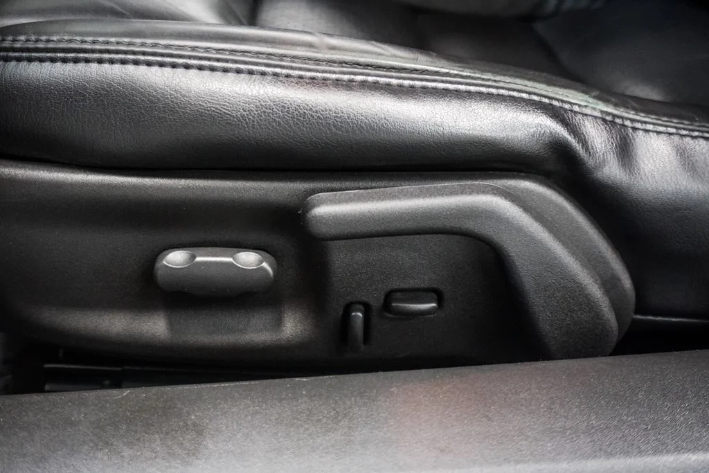 Used 2008 Black Chevrolet Base image 7