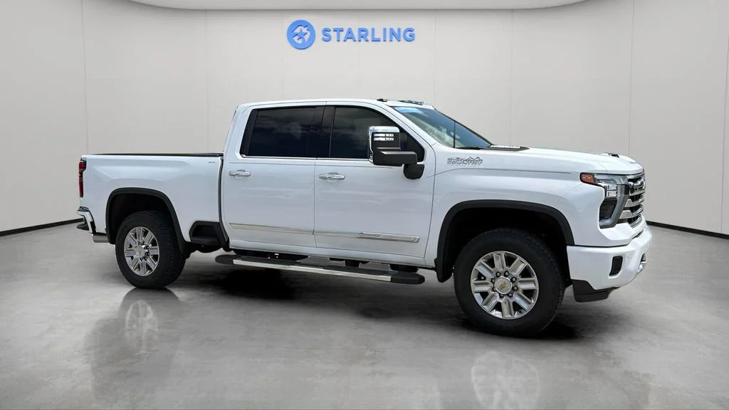 Used 2024 Summit White Chevrolet High Country image 13