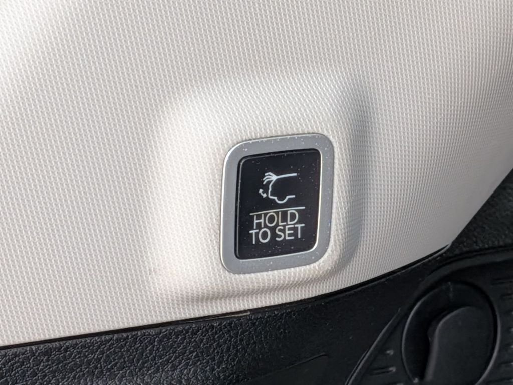 Used 2022 White Jeep Limited image 29
