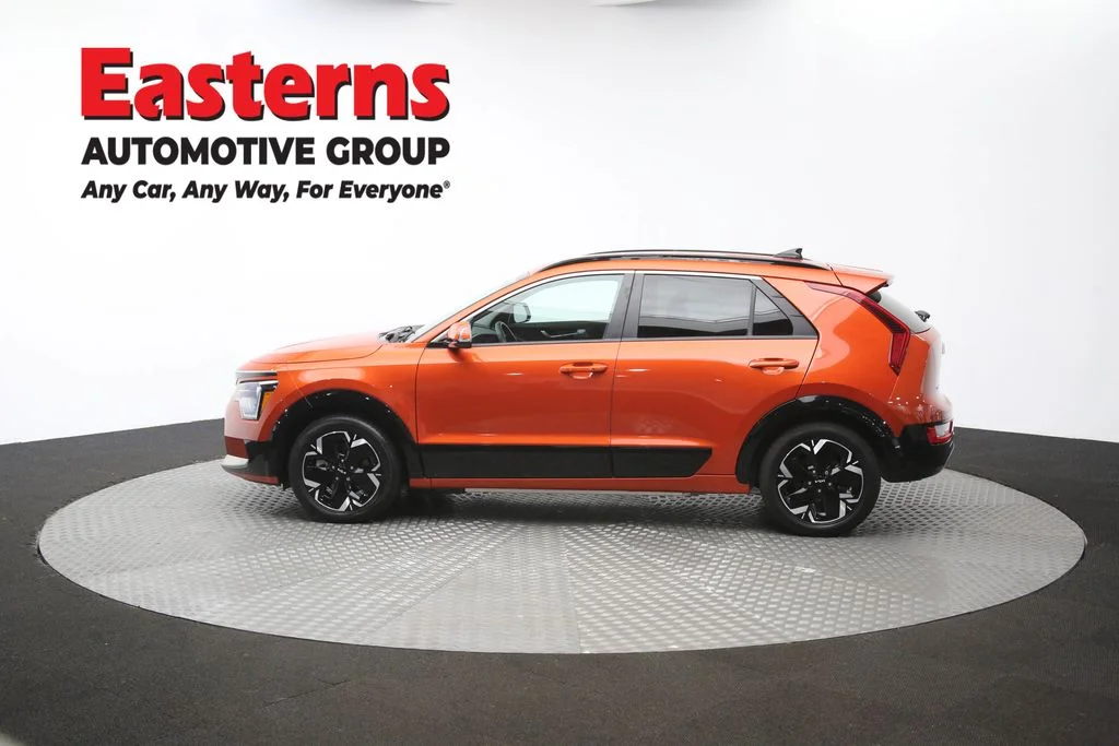 Used 2023 Red Kia Wind image 60