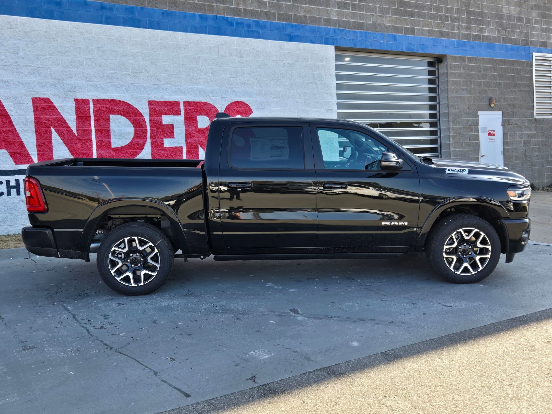 New 2026 Diamond Black Crystal Pearl-Coat Exterior Paint RAM Laramie image 8